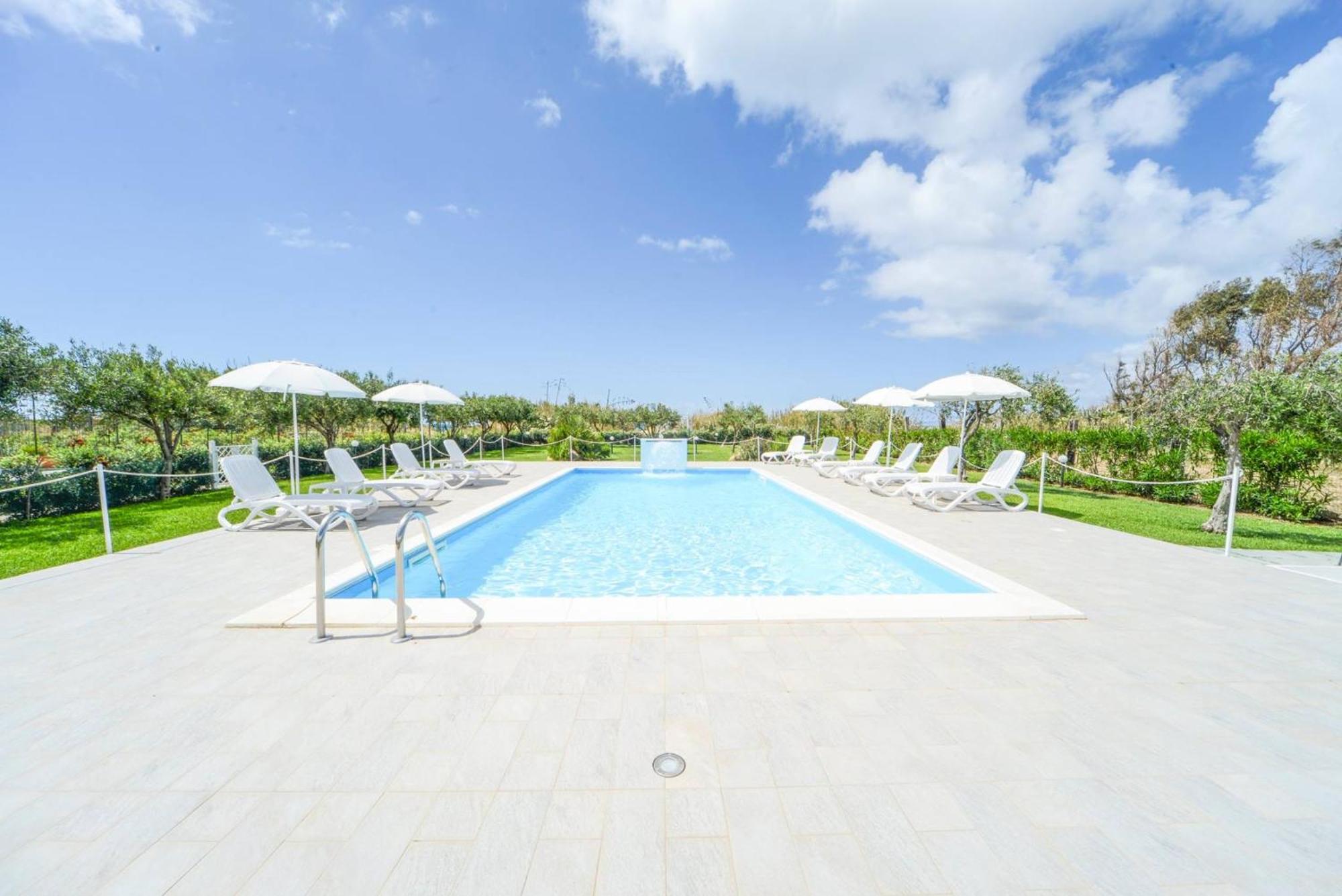 Case Vacanze Mare Nostrum - Villas In Front Of The Beach With Pool Campofelice Di Roccella Buitenkant foto