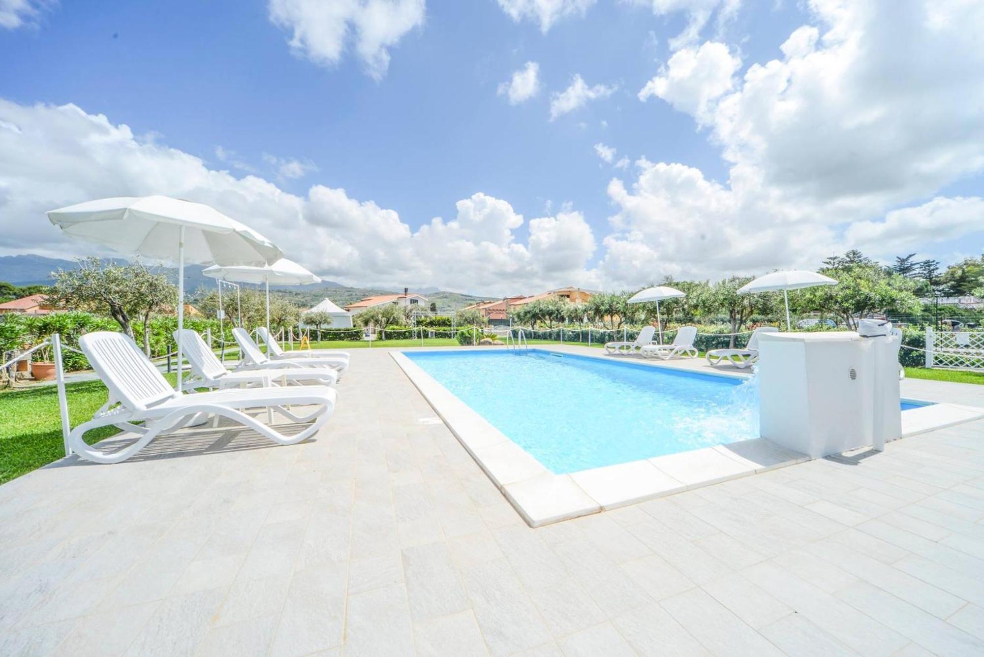 Case Vacanze Mare Nostrum - Villas In Front Of The Beach With Pool Campofelice Di Roccella Buitenkant foto