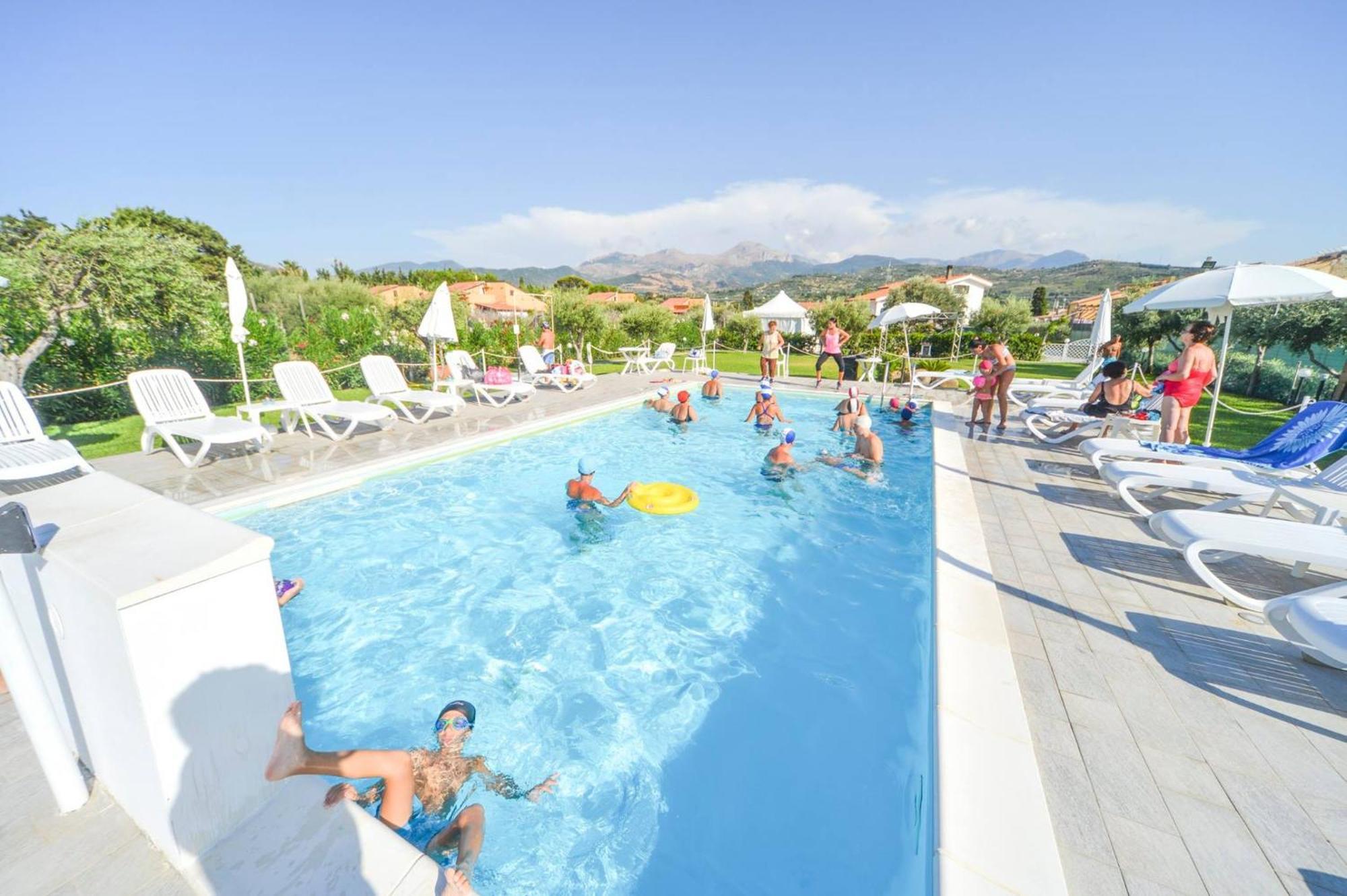Case Vacanze Mare Nostrum - Villas In Front Of The Beach With Pool Campofelice Di Roccella Buitenkant foto