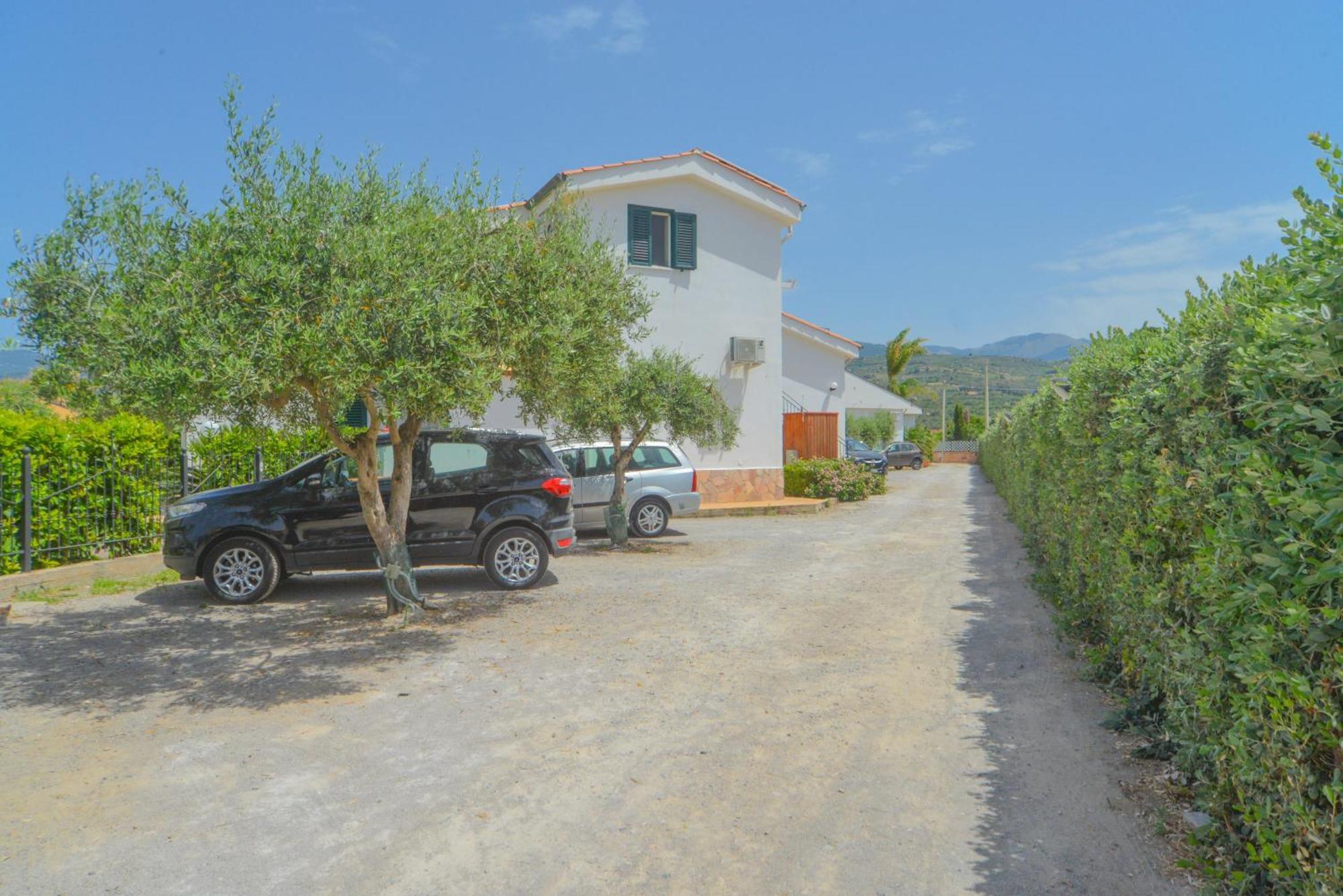 Case Vacanze Mare Nostrum - Villas In Front Of The Beach With Pool Campofelice Di Roccella Buitenkant foto