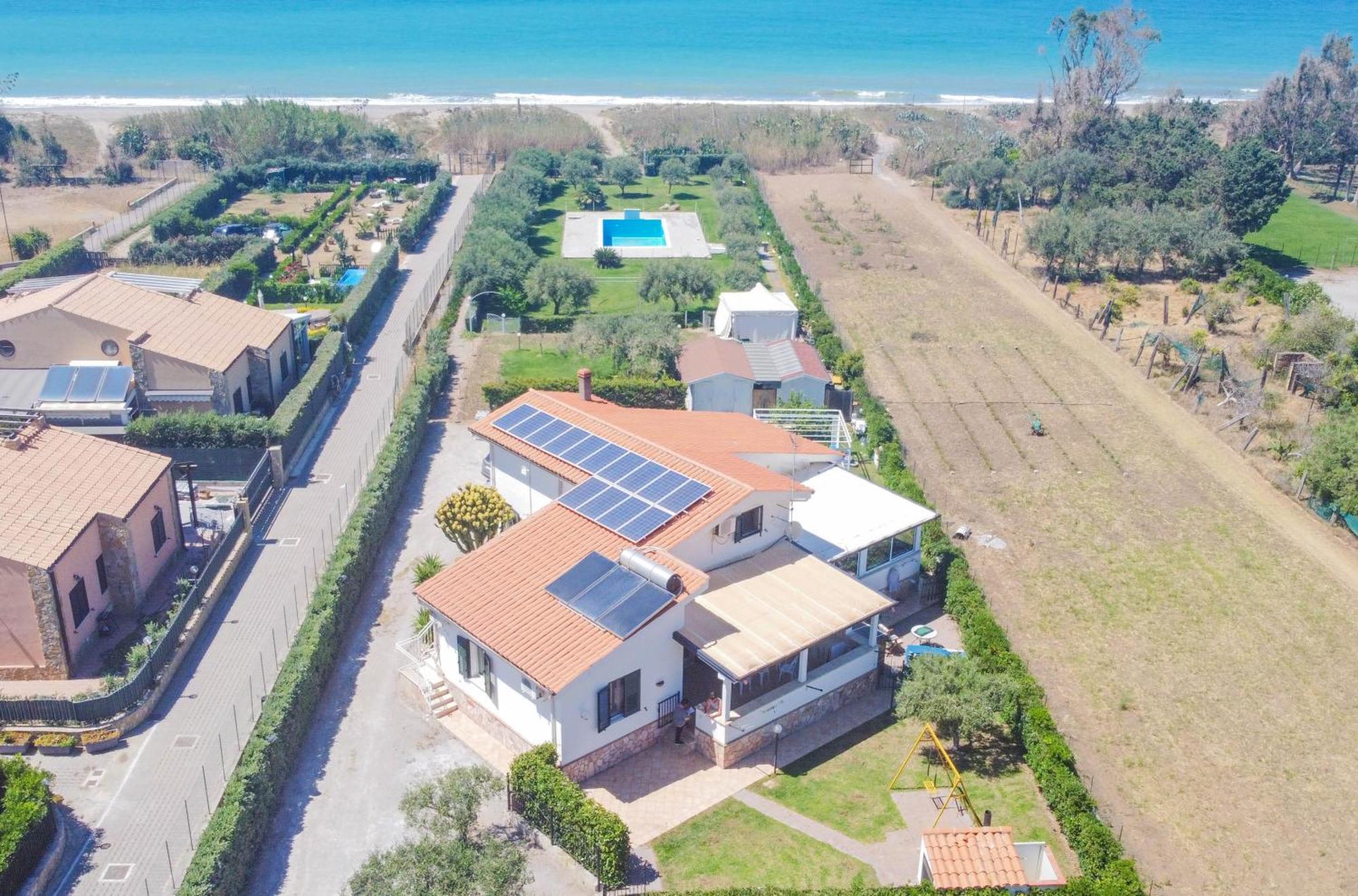 Case Vacanze Mare Nostrum - Villas In Front Of The Beach With Pool Campofelice Di Roccella Buitenkant foto