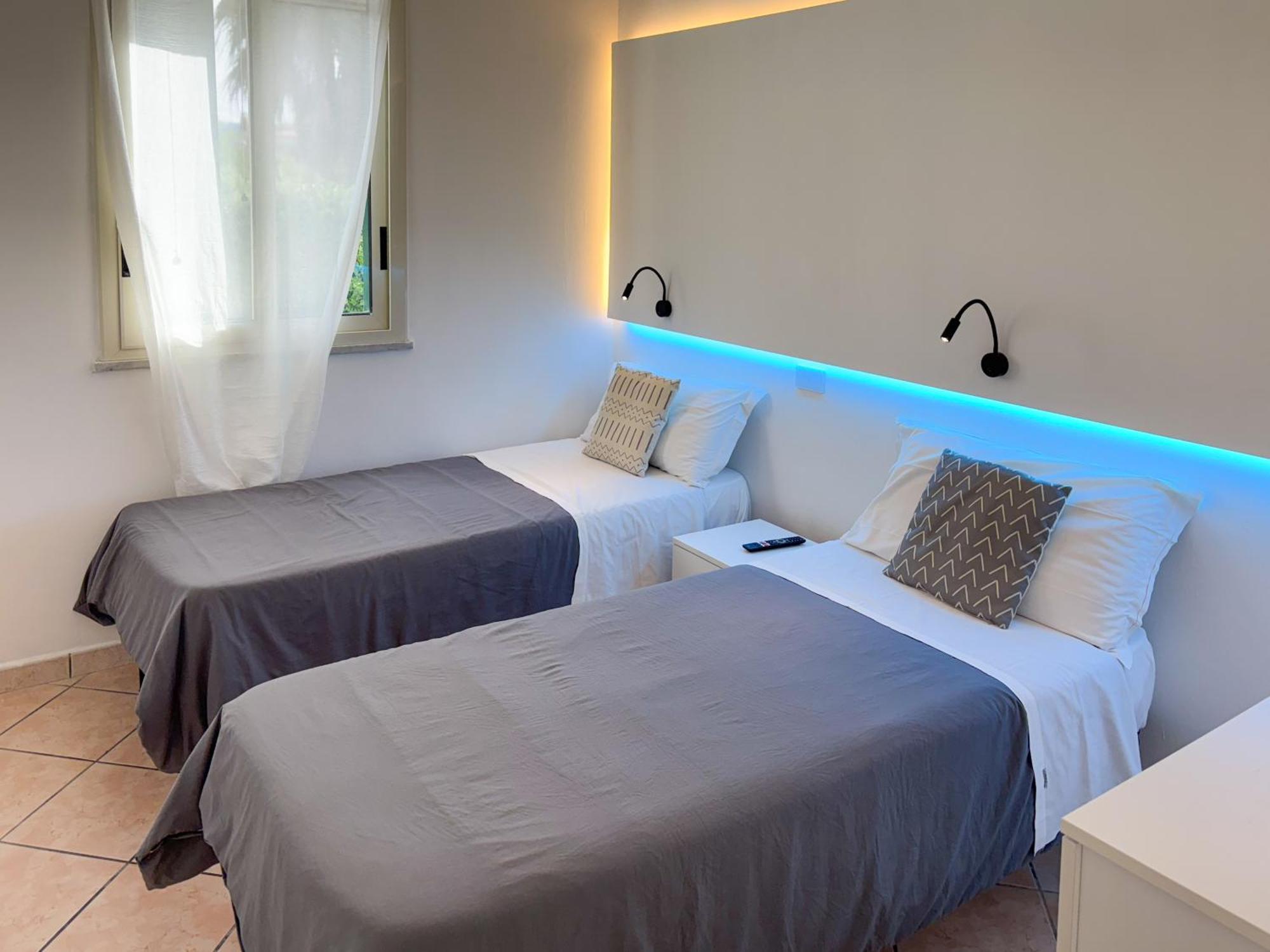 Case Vacanze Mare Nostrum - Villas In Front Of The Beach With Pool Campofelice Di Roccella Buitenkant foto