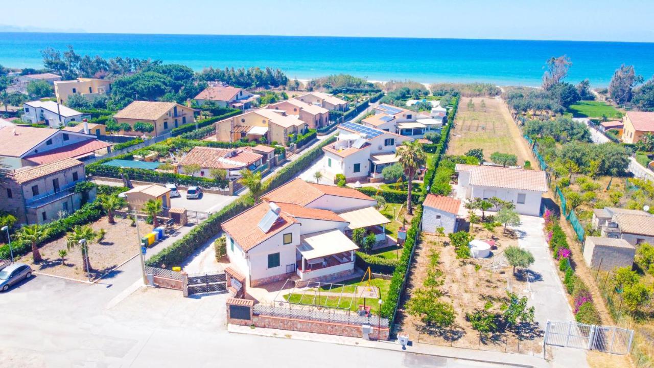 Case Vacanze Mare Nostrum - Villas In Front Of The Beach With Pool Campofelice Di Roccella Buitenkant foto